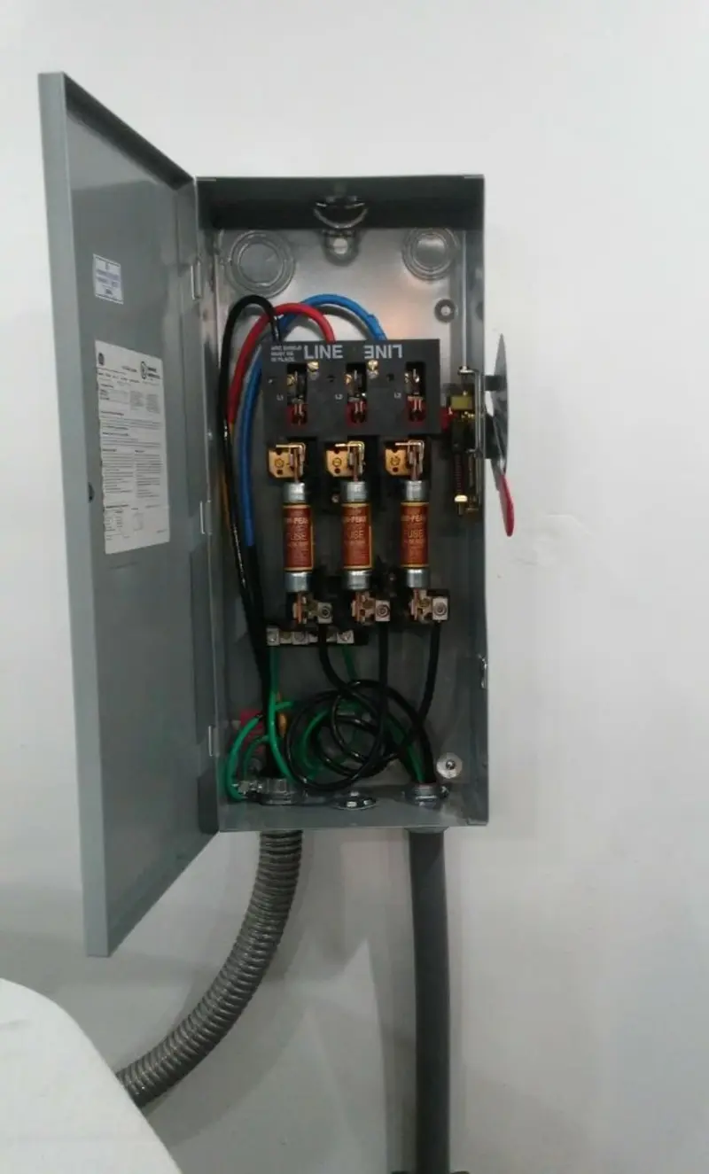 Three-phase disconnect switch installed for Smoke Detector Installation in Jasper